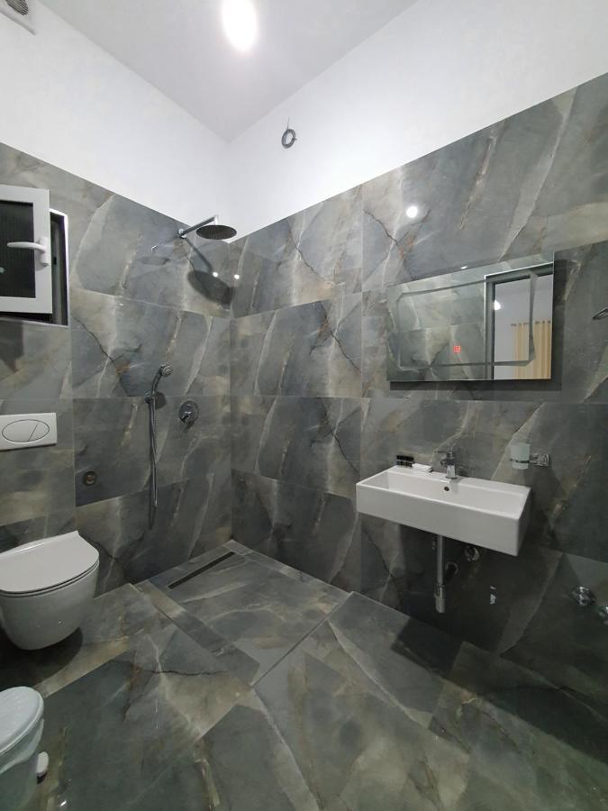 Gusto Di Casa Hotell Sarandë Exteriör bild