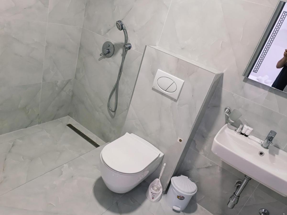 Gusto Di Casa Hotell Sarandë Exteriör bild